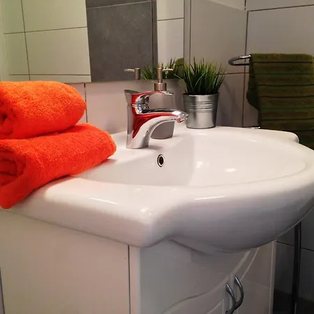 Apartman Lena *